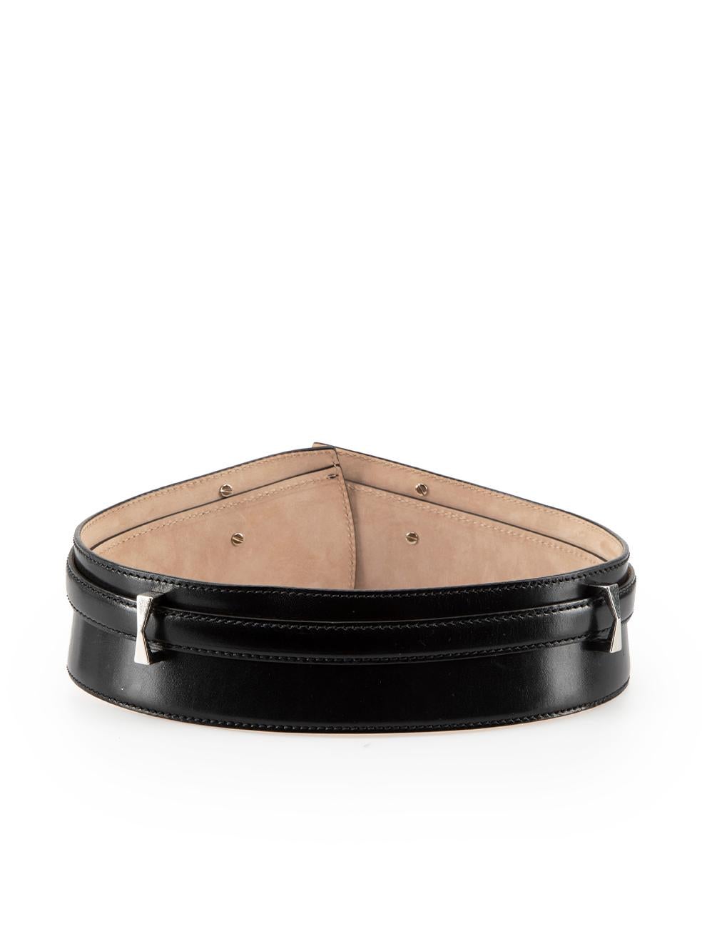 CONDITION is Very good. Minimal wear to belt is evident. Minimal wear to the wide belt upper with scratches and a light mark to the right-side on this used Alexander McQueen designer resale item.



Details


Black

Leather

Wide belt

Silver tone