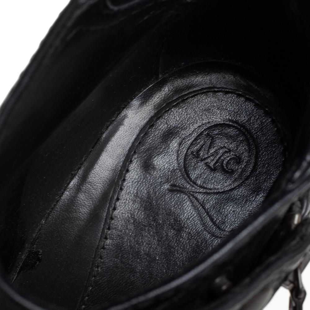 Women's Alexander McQueen Black Leather Zipper Detail Ankle Boots Size 37 For Sale