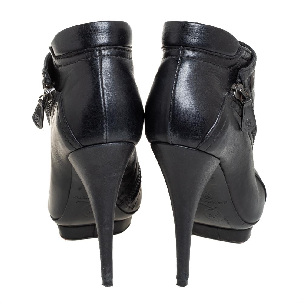 Alexander McQueen Black Leather Zipper Detail Ankle Boots Size 37 For Sale 1