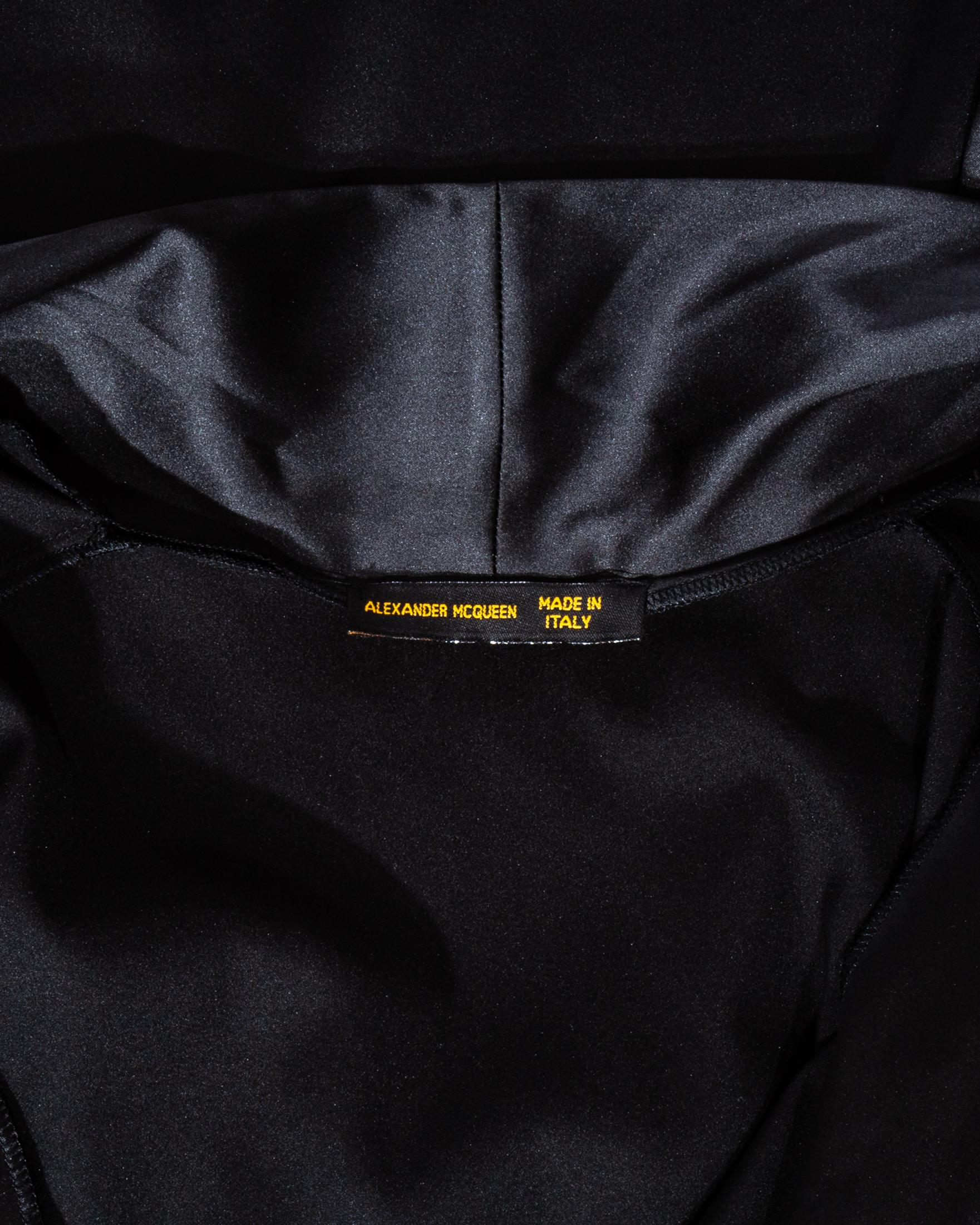 Alexander McQueen - Robe de soirée noire à décolleté bas, 1998 en vente 3