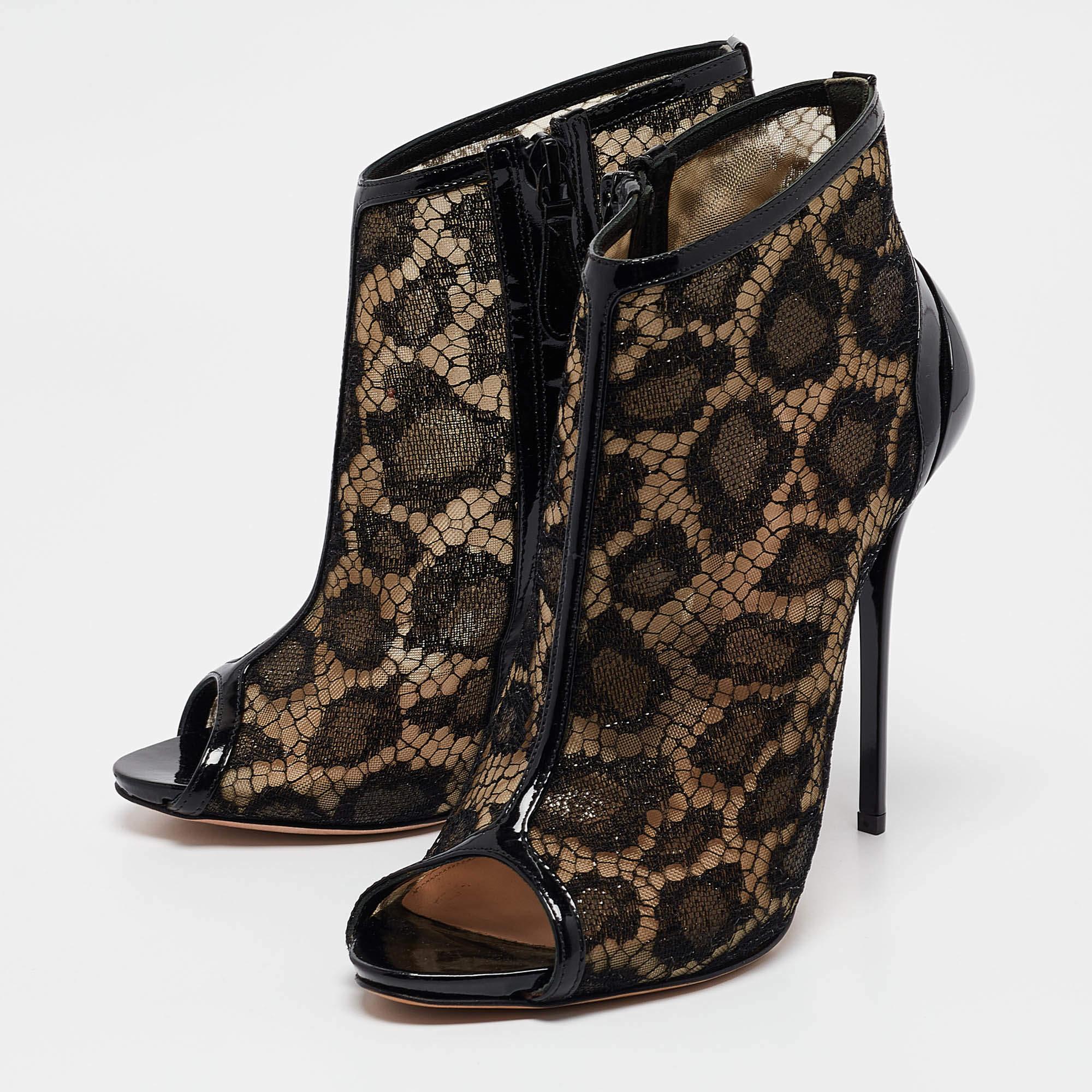 Meticulosamente diseñado en una silueta elegante  estas botas tienen mucho estilo. Vienen con plantillas cómodas y suelas duraderas para que te duren siempre. Estas botas son increíbles  y sin duda tienes que conseguirlos enseguida.