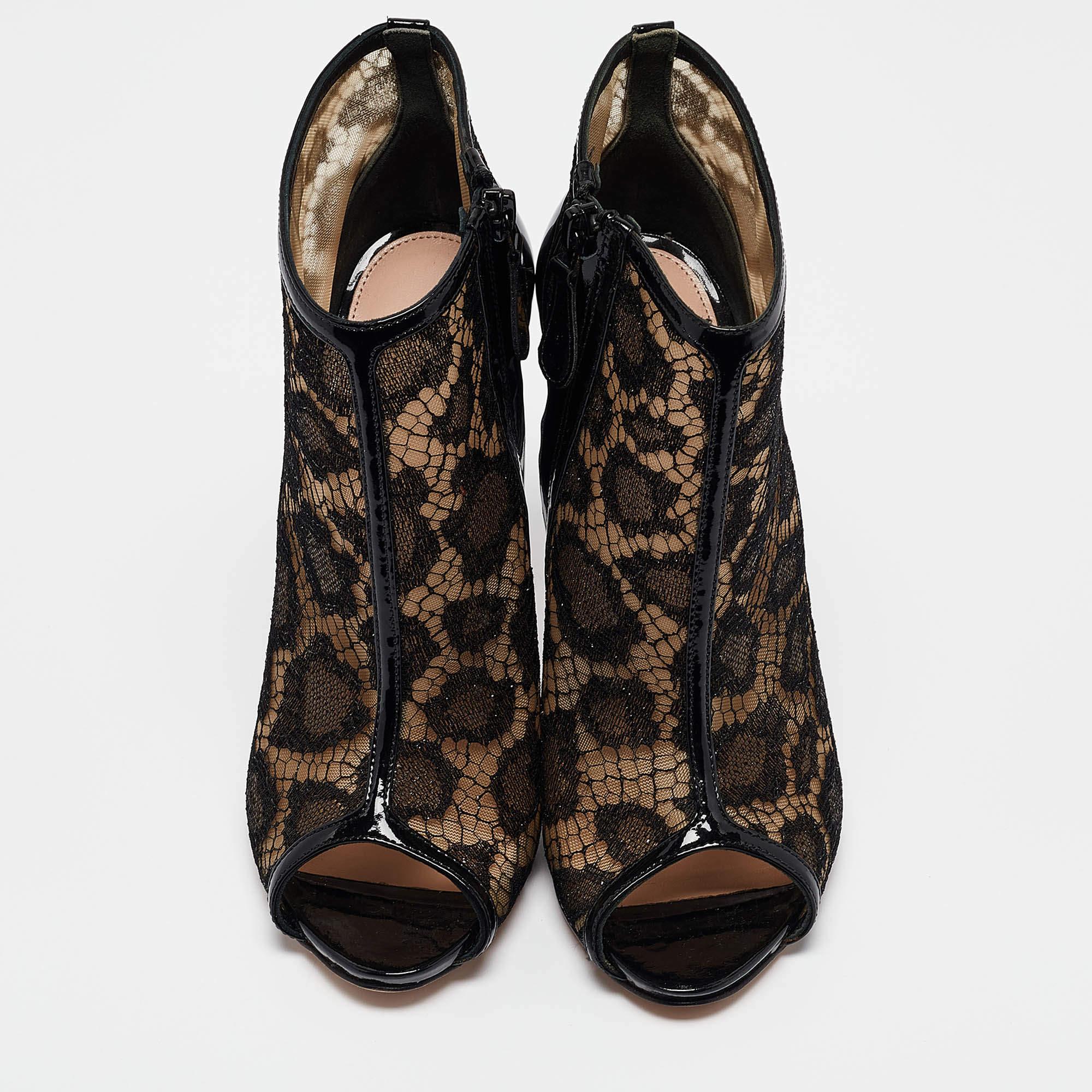 Alexander McQueen Botines negros de malla y charol con puntera abierta Talla 38 Negro en venta
