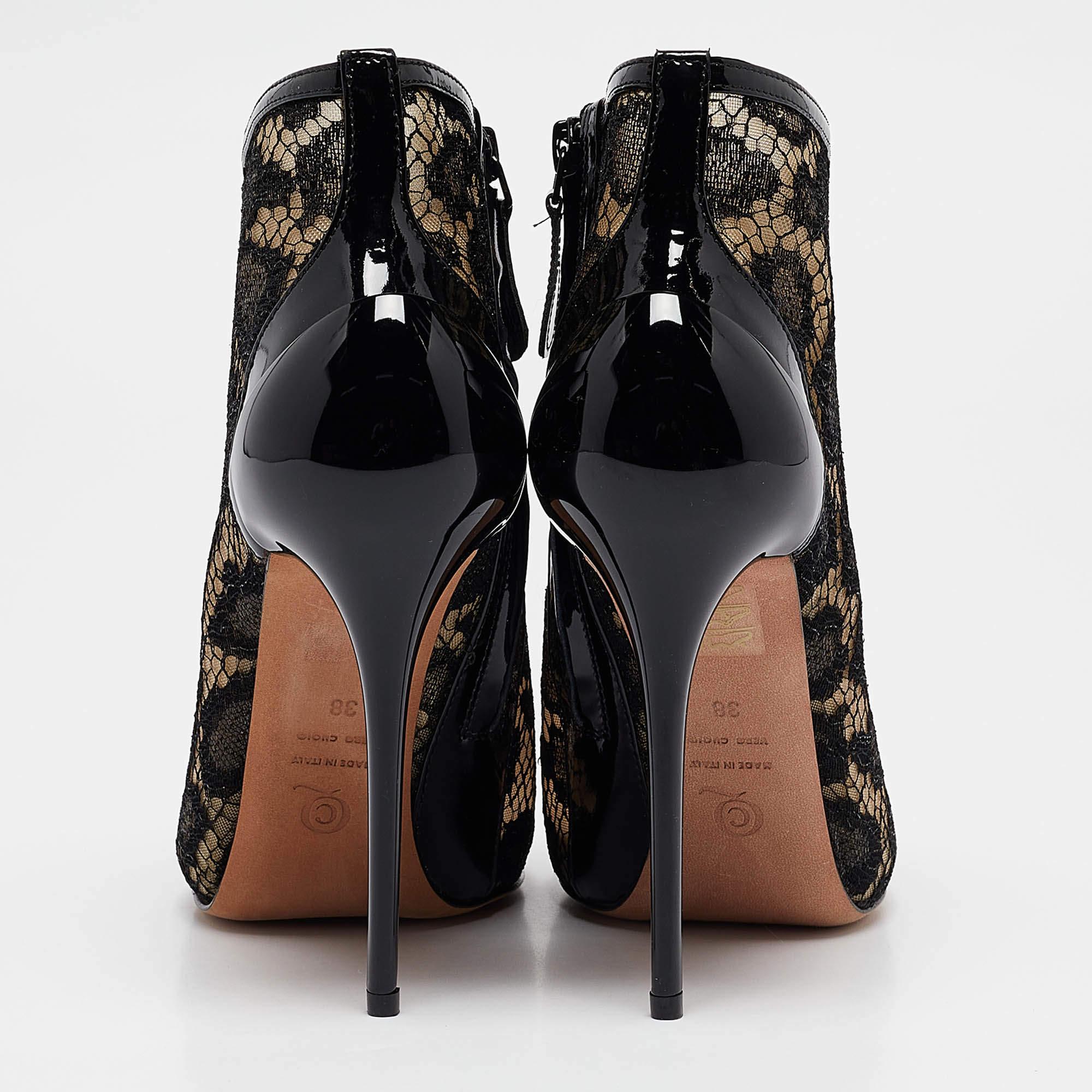 De las mujeres Alexander McQueen Botines negros de malla y charol con puntera abierta Talla 38 en venta