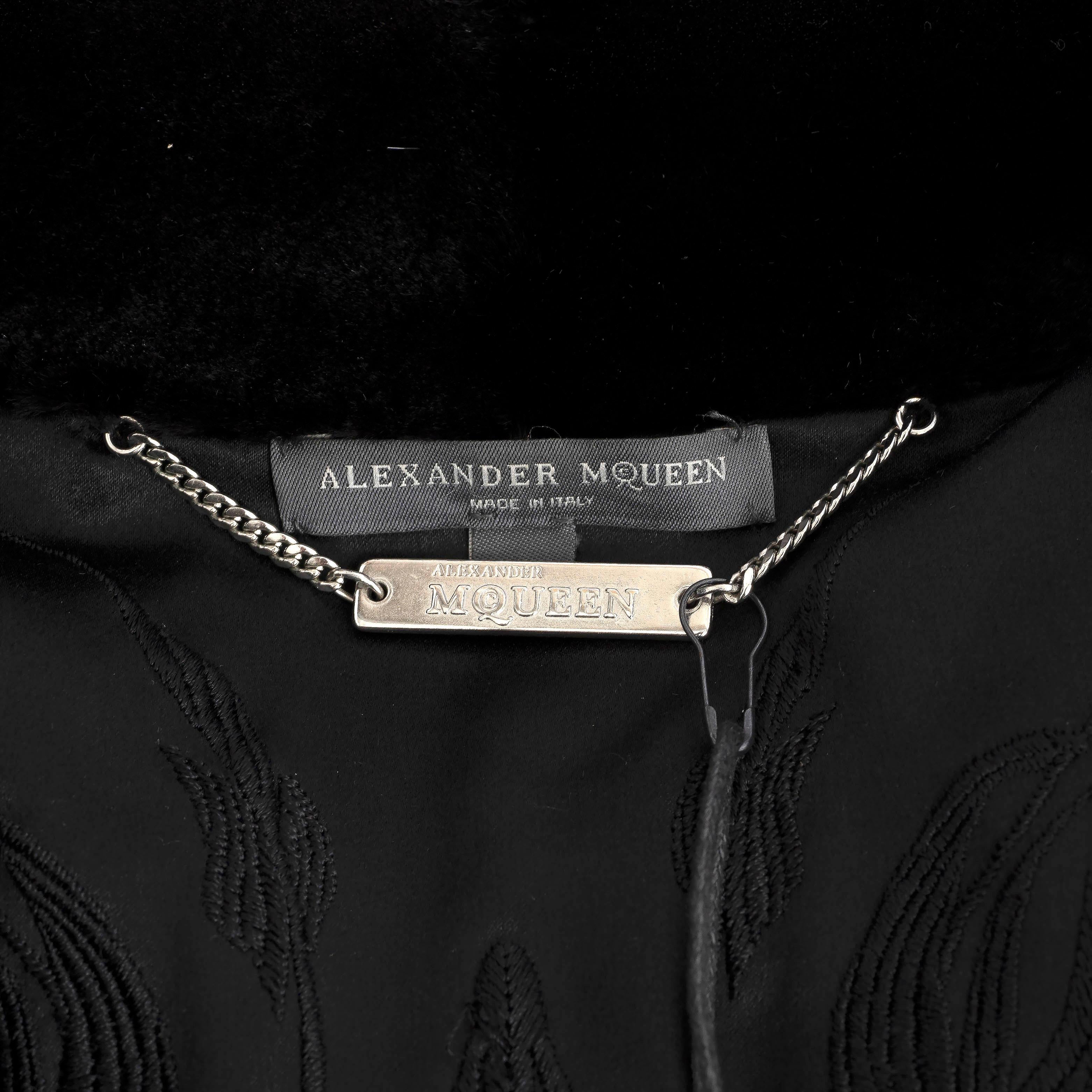 ALEXANDER MCQUEEN black MINK FOX SHEARLING FUR Jacket 40 S For Sale 1