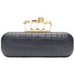 ALEXANDER MCQUEEN Schwarzes Kroko-Imitat:: goldener Totenkopf:: Schlagring:: Box-Clutch-Tasche