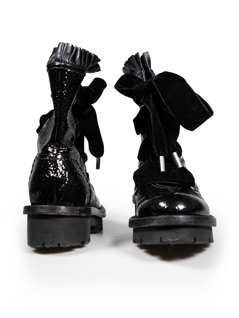 Alexander McQueen Schwarze Combat-Stiefel aus Lackleder mit Schnürung Größe IT 39 im Zustand „Gut“ im Angebot in London, GB
