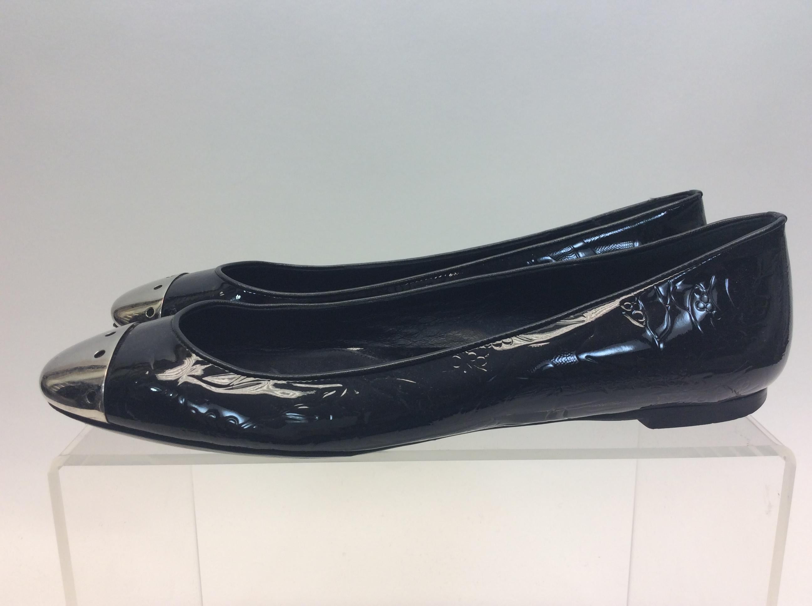 Alexander McQueen Black Patent Leather and Silver Ballet Flats
$165
Made in Italy
Patent Leather
Size 40