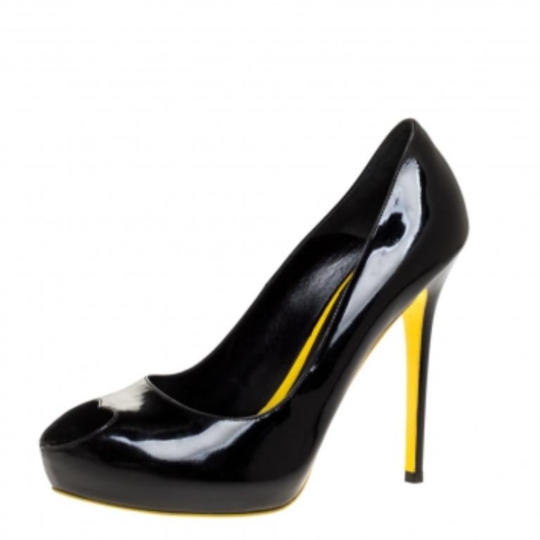 Alexander McQueen Black Patent Leather Heart Peep Toe Pumps Size 39.5 For Sale 2