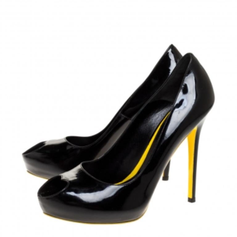 Alexander McQueen Black Patent Leather Heart Peep Toe Pumps Size 39.5 For Sale 3