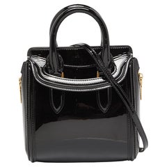 Alexander McQueen Schwarze Mini Heroine Umhängetasche aus Lackleder