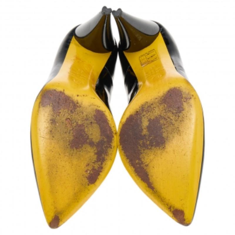 Alexander McQueen Schwarze Lackleder-Pumps mit spitzer Zehe Größe 38 im Zustand „Gut“ im Angebot in Dubai, Al Qouz 2