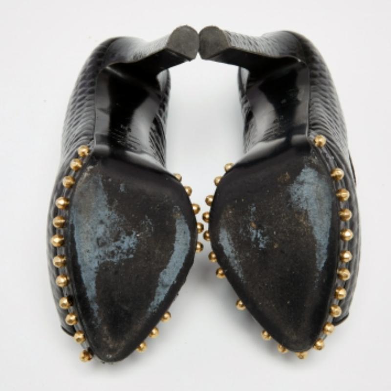 Alexander McQueen - Escarpins peep toes en cuir verni noir ornés d'une tête de mort - Taille 38 en vente 3