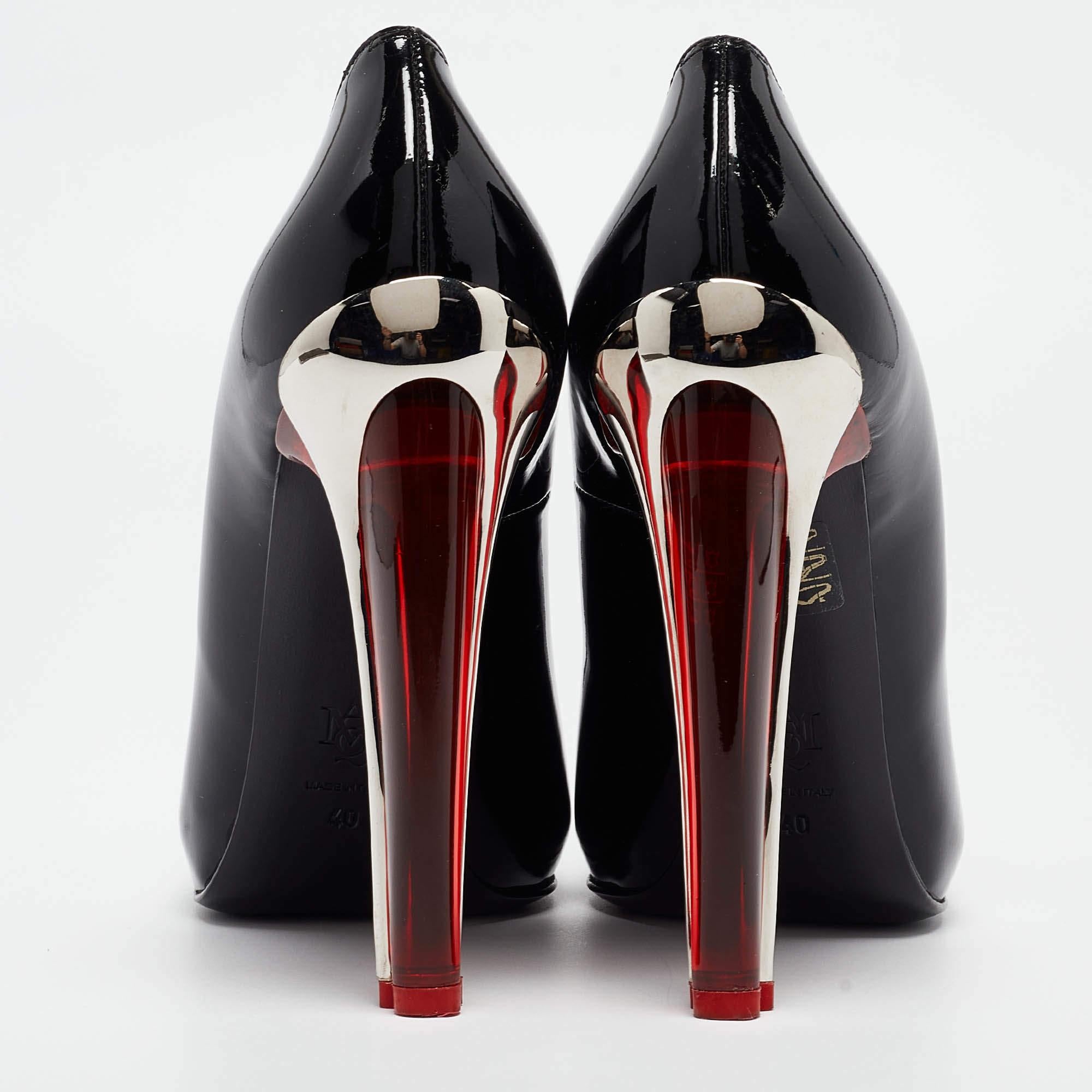 Alexander McQueen - Escarpins à bout carré en cuir verni noir - Taille 40 Pour femmes en vente