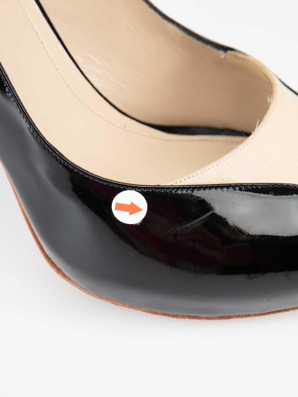 Alexander McQueen Zapatos de tacón con punta de charol negro Talla IT 38.5 en venta 1