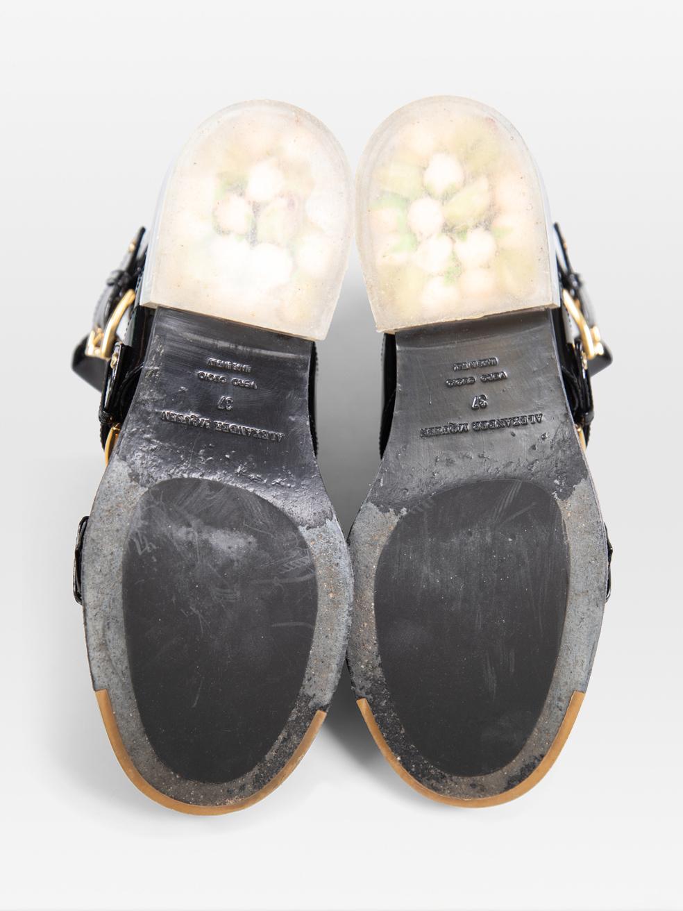 Alexander McQueen Botas de tacón rosa de charol negro talla IT 37 en Bueno estado para la venta en London, GB