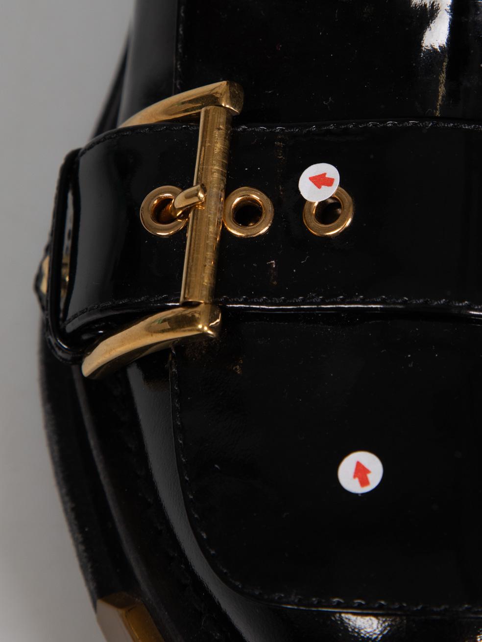 Alexander McQueen Botas de tacón rosa de charol negro talla IT 37 en venta 1