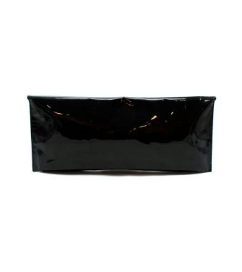 Alexander McQueen Black Patent Skull Clutch

-Flap magnetic closure 
-Glossy black leather 
-Zip pocket on interior wall 
-Silk lining 
-Embellished skull detail 

Material: 

Leather 
Silk 

Made in France


PLEASE NOTE, THESE ITEMS ARE PRE-OWNED