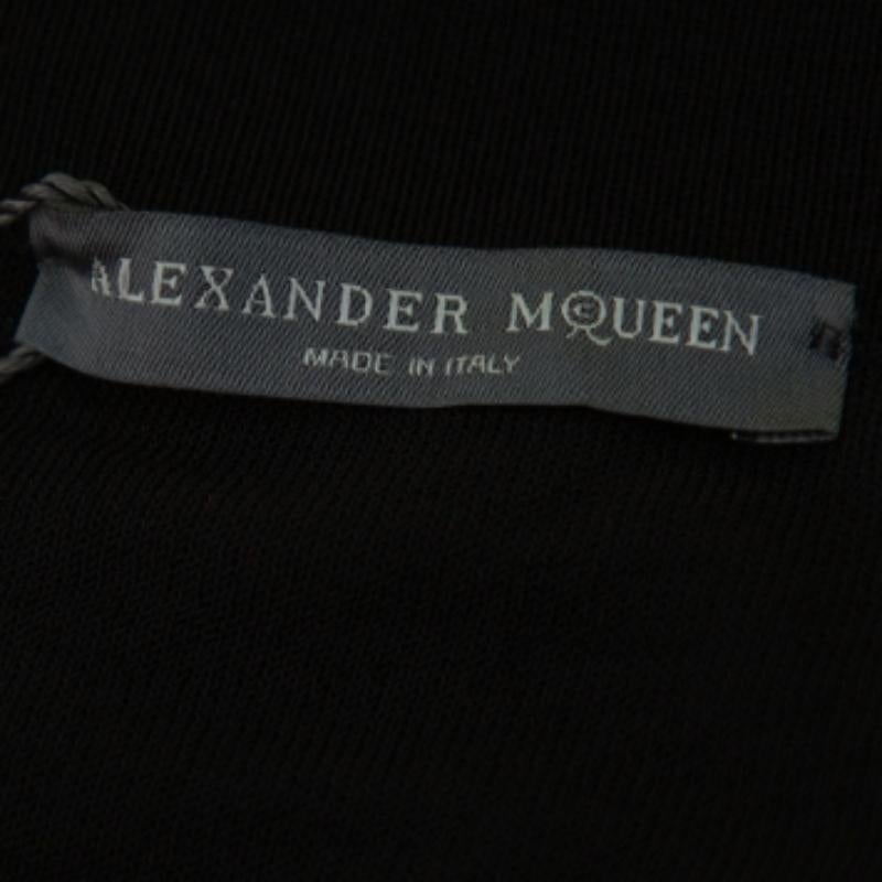 A fashionable midi skirt by Alexander McQueen that you can pair with a tailored top or blazer and chic shoes. Designed with a sheer overlay, it has a mini-skirt lining inside and a zip closure.