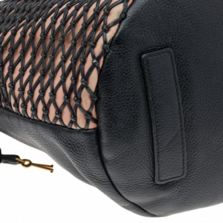 Alexander McQueen Schwarze/Peachfarbene gewebte Eimertasche aus Leder mit Totenkopf 2