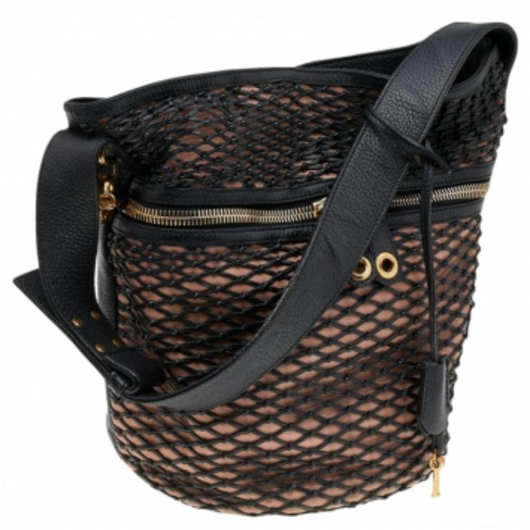Alexander McQueen Schwarze/Peachfarbene gewebte Eimertasche aus Leder mit Totenkopf 5