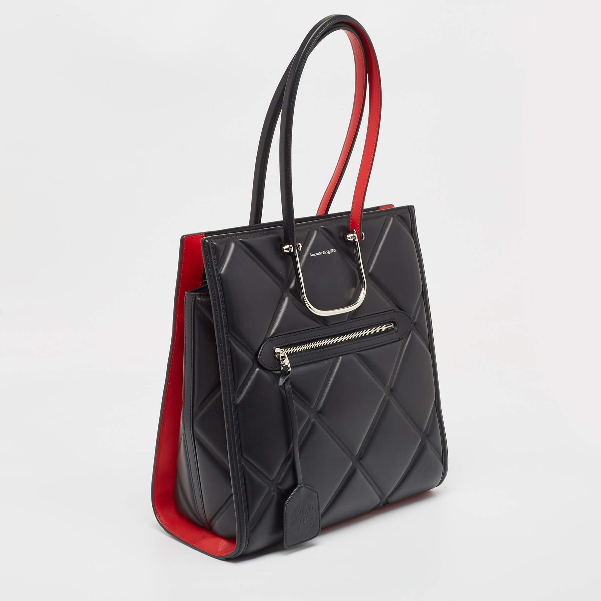 Alexander McQueen Black Quilted Leather The Tall Story Tote In Good Condition For Sale In Dubai, Al Qouz 2