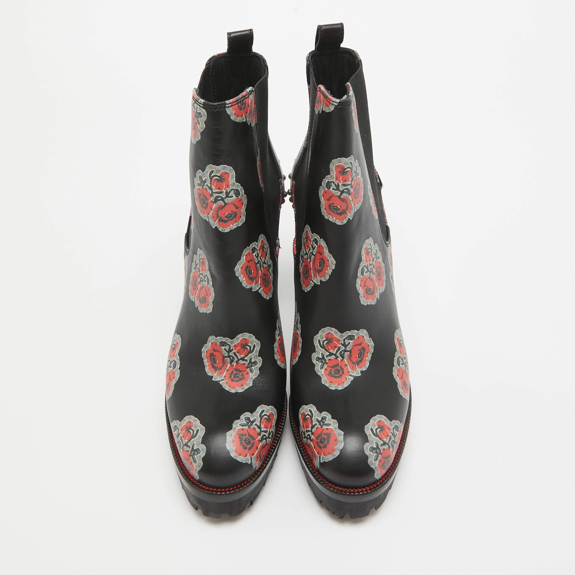 Alexander McQueen Black/Red Floral Print Leather Studded Ankle Boots Size 36 In Good Condition For Sale In Dubai, Al Qouz 2