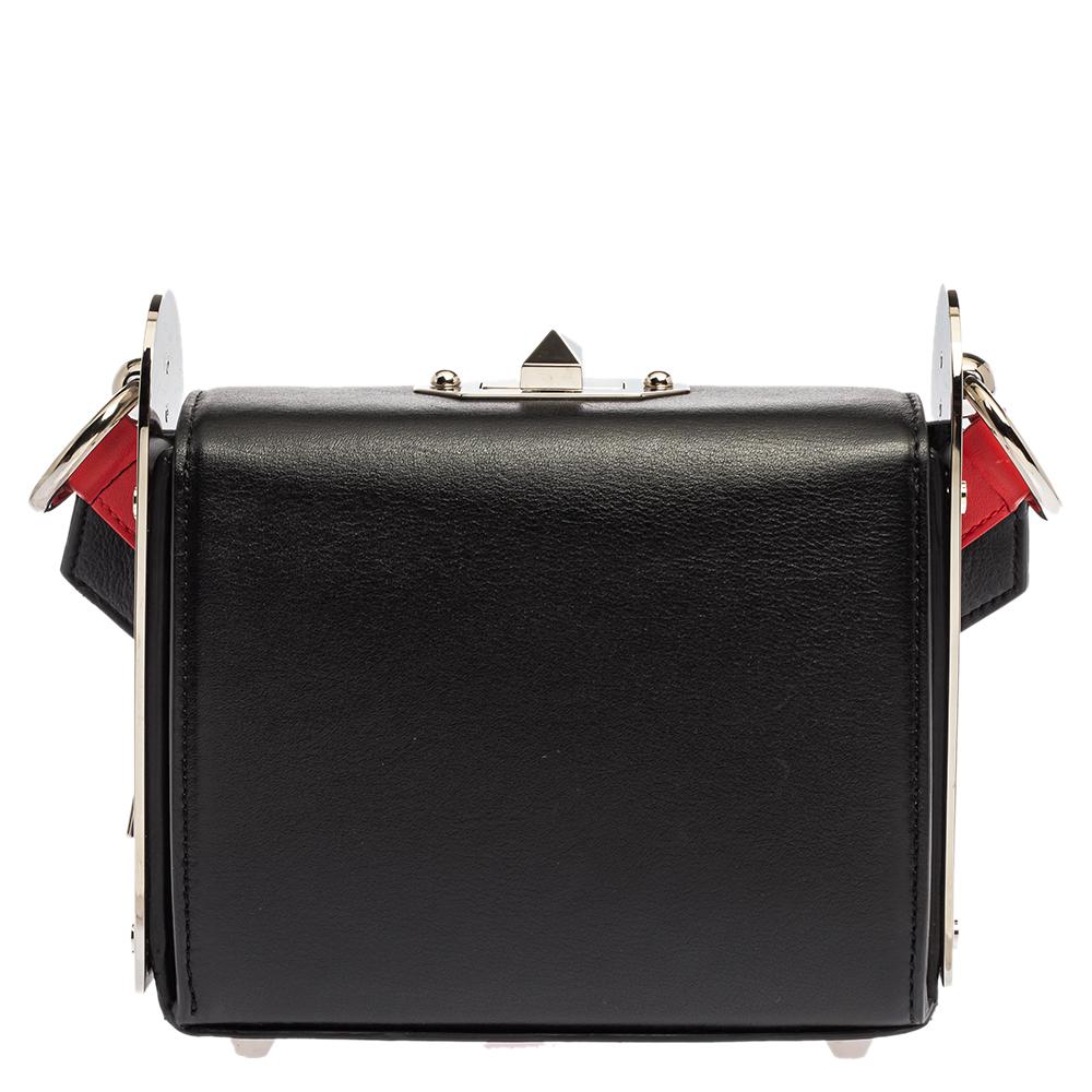 Versatile as it can be held in multiple ways be it on your shoulder or as a crossbody, this Alexander McQueen bag is what your closet has been missing all along. The Box 16 bag is crafted from leather in a structured shape and designed with a