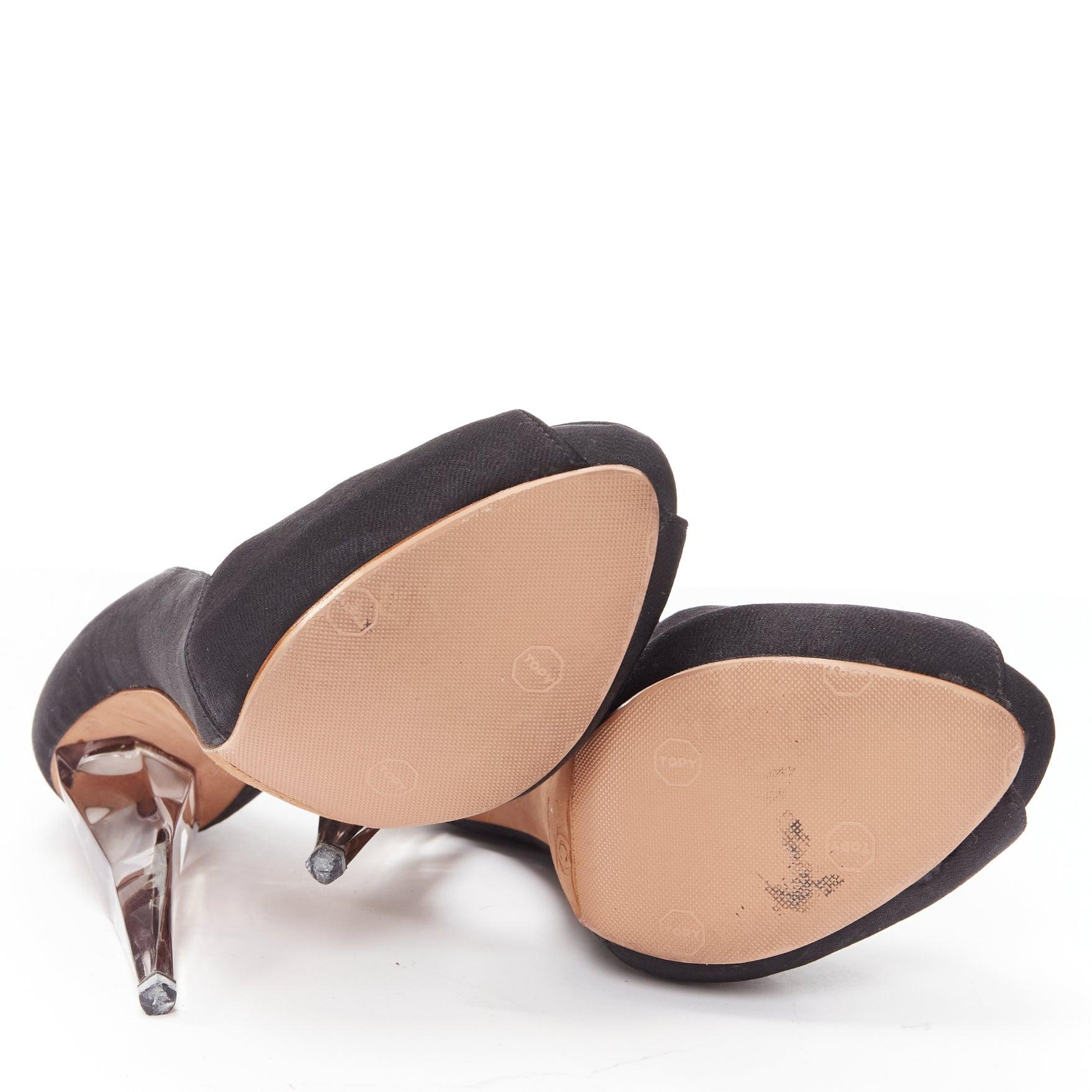 ALEXANDER MCQUEEN satén negro transparente lucite daga peep toe tacón EU37 en venta 6