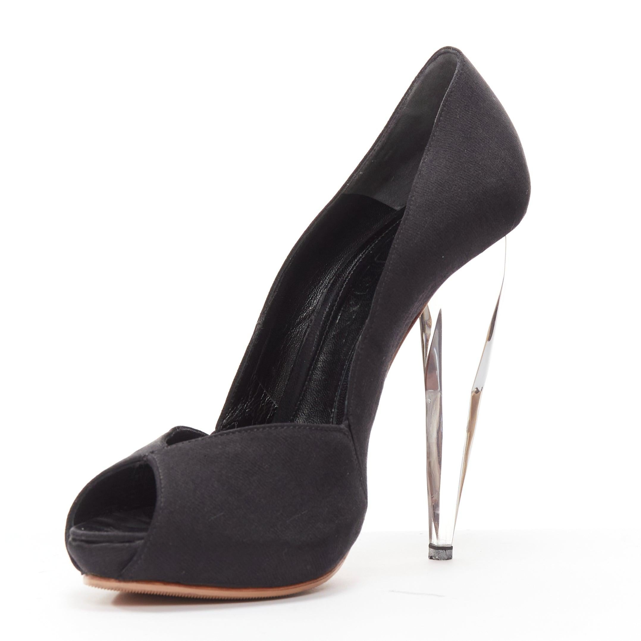 ALEXANDER MCQUEEN satén negro transparente lucite daga peep toe tacón EU37 en Bueno estado para la venta en Hong Kong, NT