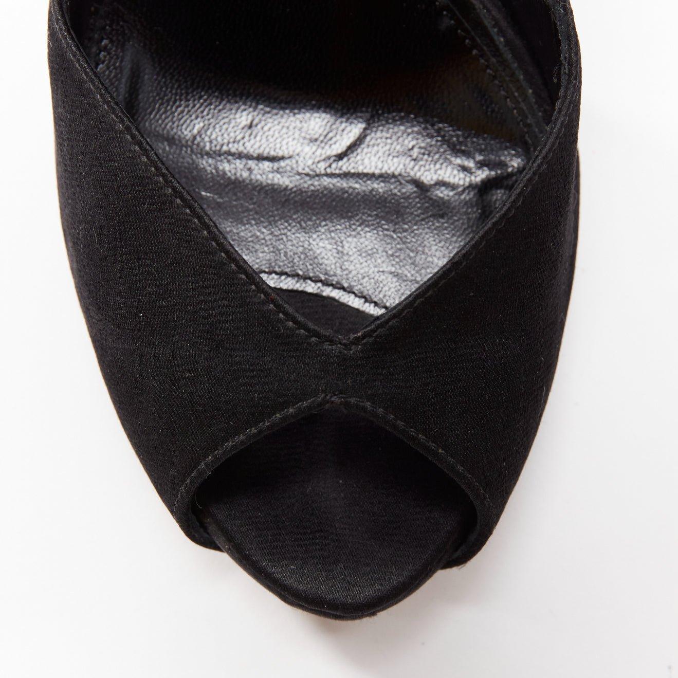ALEXANDER MCQUEEN satén negro transparente lucite daga peep toe tacón EU37 en venta 1