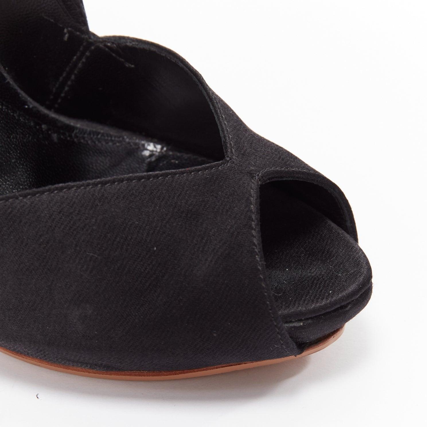 ALEXANDER MCQUEEN satén negro transparente lucite daga peep toe tacón EU37 en venta 2