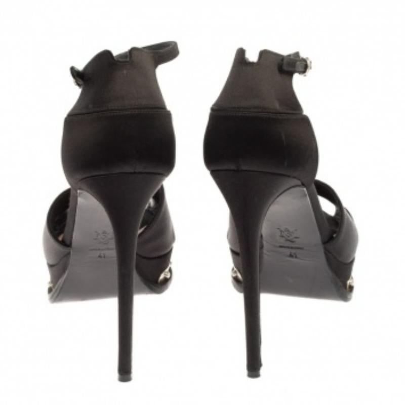 Alexander McQueen Sandales à plateforme cloutée en satin noir Taille 41 en vente 1