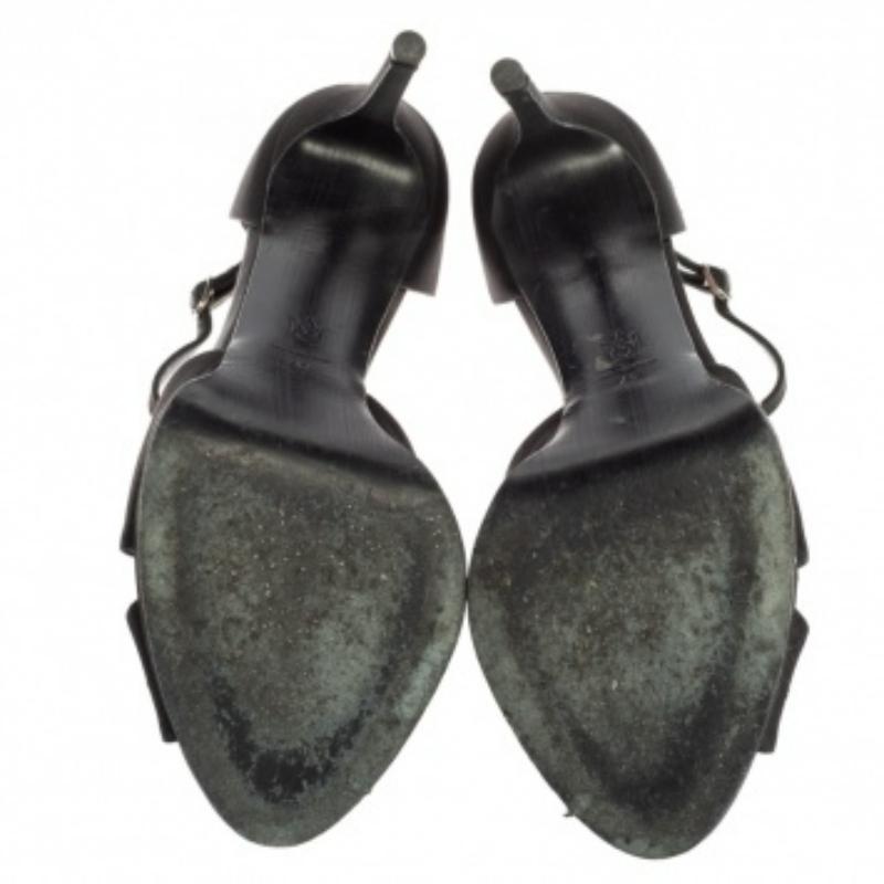 Alexander McQueen Sandales à plateforme cloutée en satin noir Taille 41 en vente 2
