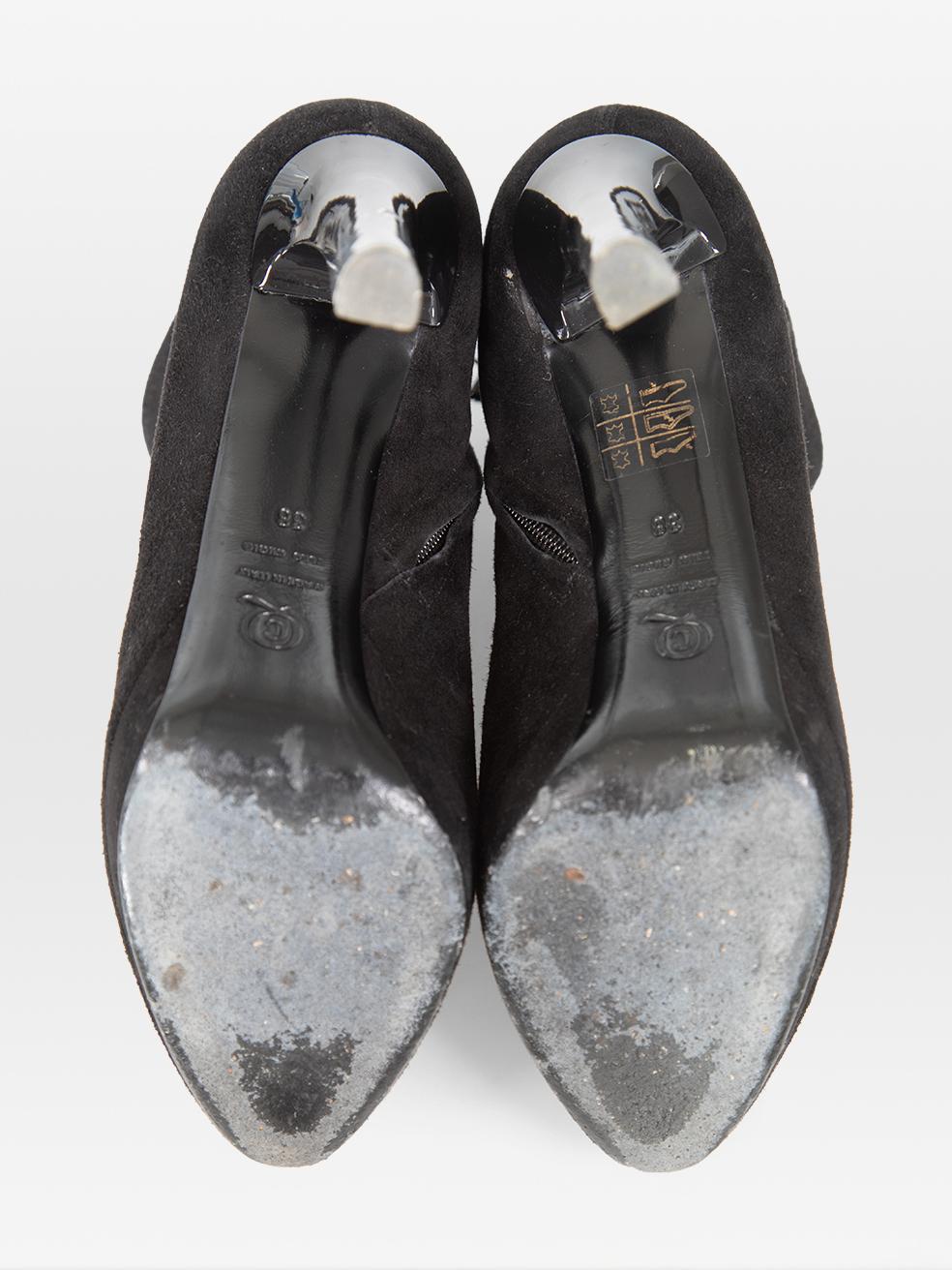 Alexander McQueen Botines de ante con cremallera lateral negros Talla IT 38 en Excelente estado para la venta en London, GB