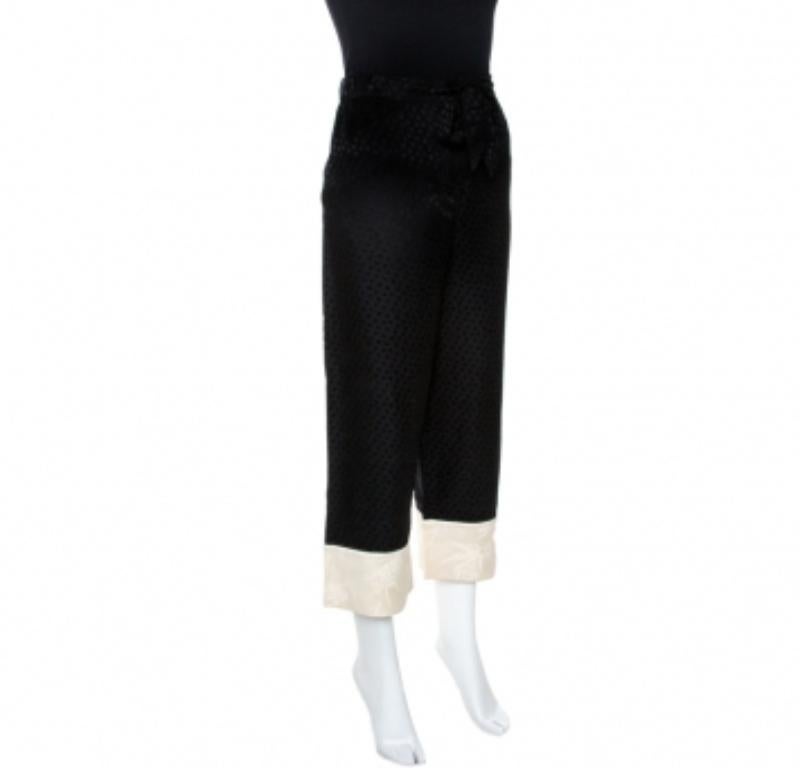 Alexander McQueen Schwarze Hose aus Seidenjacquard mit Kontrastsaumdetails und Kontrastsaum M im Zustand „Gut“ im Angebot in Dubai, Al Qouz 2