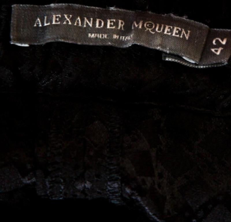 Alexander McQueen Schwarze Hose aus Seidenjacquard mit Kontrastsaumdetails und Kontrastsaum M im Angebot 1