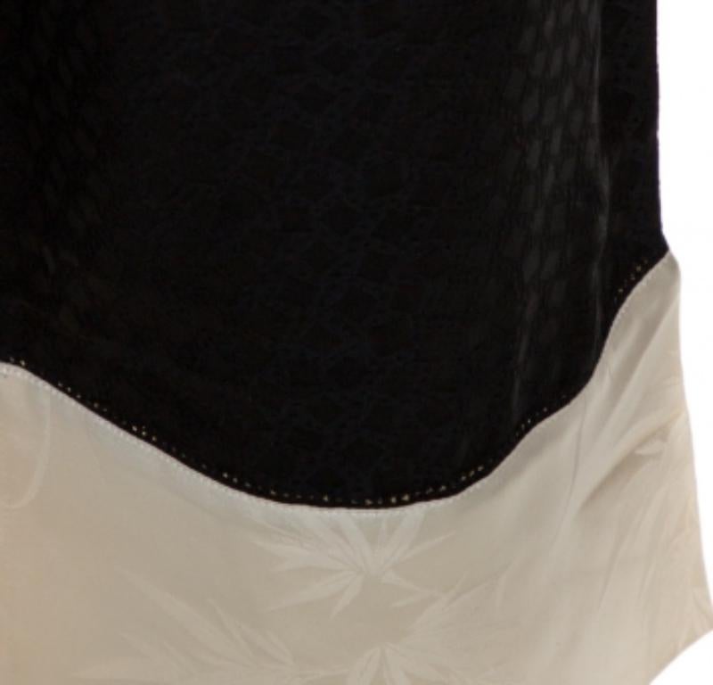 Alexander McQueen Schwarze Hose aus Seidenjacquard mit Kontrastsaumdetails und Kontrastsaum M im Angebot 3