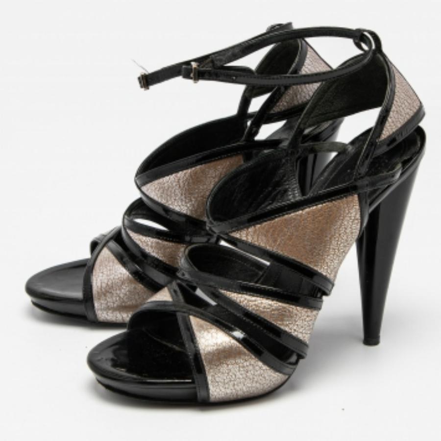 Alexander McQueen Sandales à lanières en cuir et vernis noir/argenté Taille 35.5 en vente 2