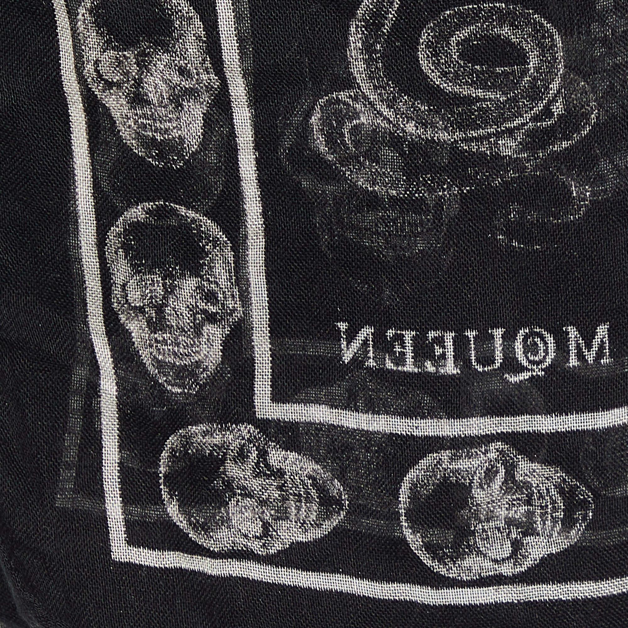 Alexander McQueen Black Skull Print Silk & Modal Scarf In Good Condition In Dubai, Al Qouz 2