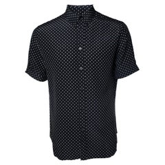 Alexander McQueen, Schwarzes Seidenhemd mit Totenkopfdruck