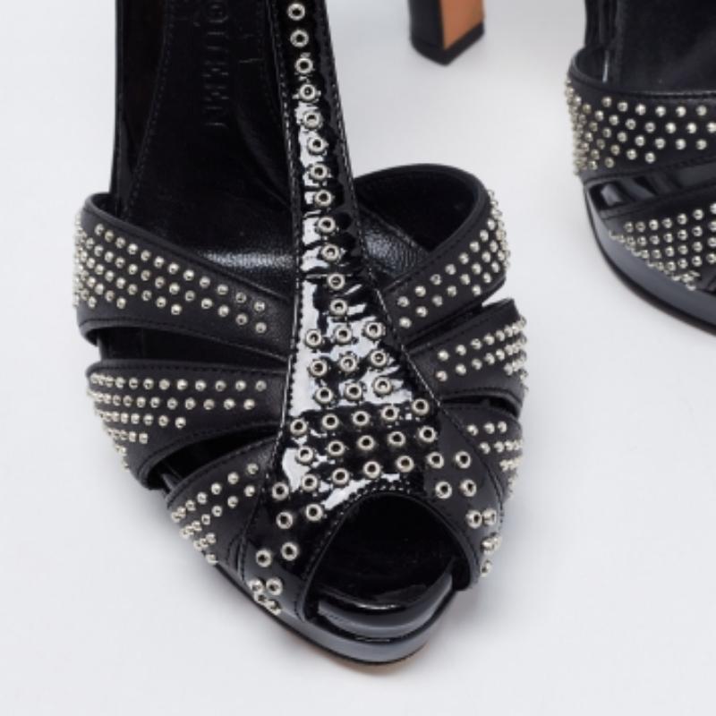 Alexander McQueen Schwarz Nieten Leder Peep-Toe T-Bar Plattform Sandalen Größe 36 im Angebot 2