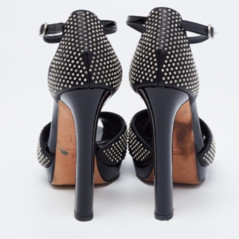 Alexander McQueen Schwarz Nieten Leder Peep-Toe T-Bar Plattform Sandalen Größe 36 im Angebot 3