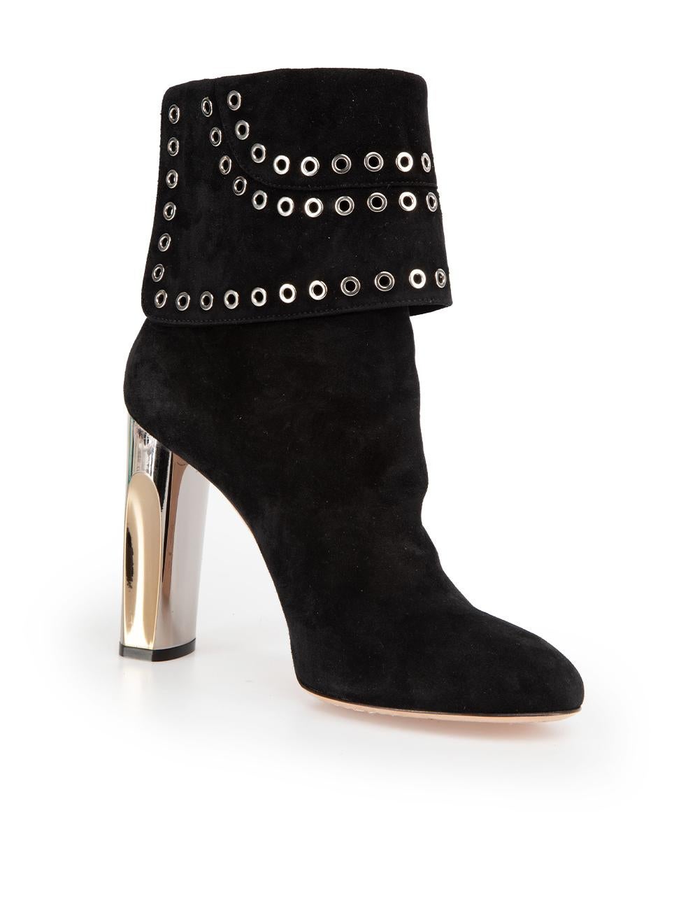 CONDITION is Very good. Minimal wear to boots is evident. Minimal mark to the top front of the right shoe on this used Alexander McQueen designer resale item. This item comes with the original box.
 
 
 
 Details
 
 
 Black
 
 Suede
 
 Boots
 
 Mid