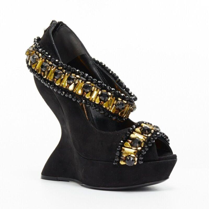 ALEXANDER MCQUEEN black suede gold jewel strap peep toe curved heel wedge EU37.5
Reference: TGAS/A03036
Brand: Alexander McQueen
Material: Suede
Color: Black
Pattern: Solid
Closure: Zip
Extra Details: Black suede leather. Gold and black jewel