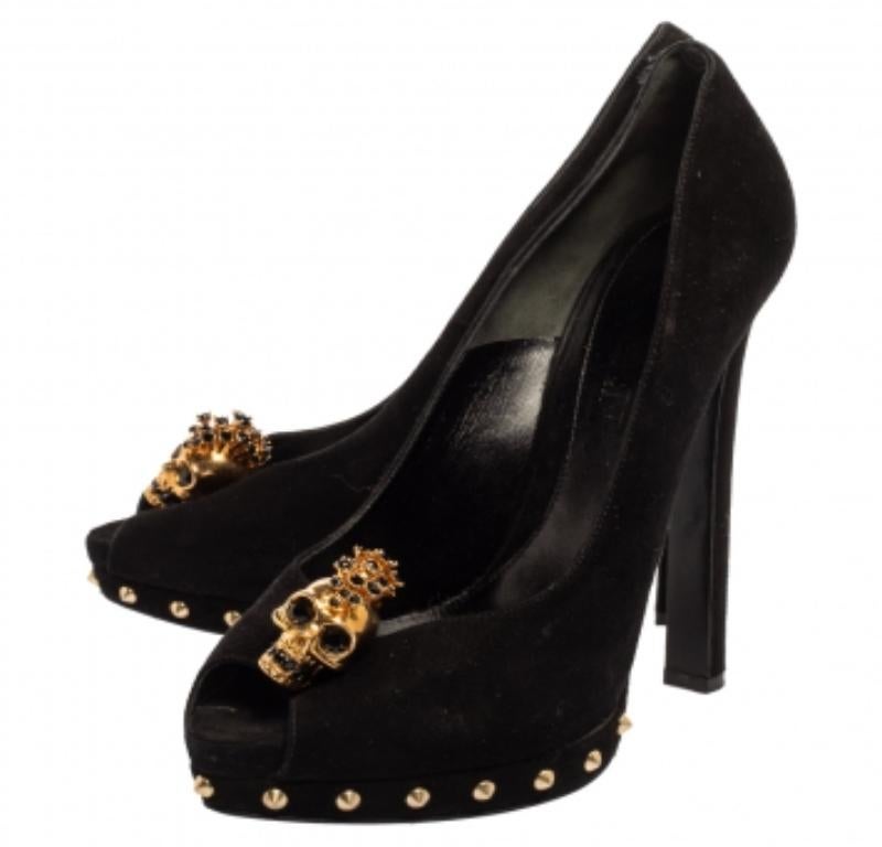 Women's Alexander McQueen Black Suede Skull Embellished Peep Toe Pump Size 40.5 For Sale
