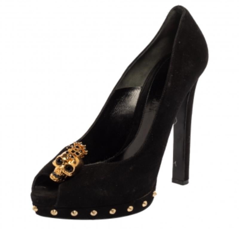 Alexander McQueen Black Suede Skull Embellished Peep Toe Pump Size 40.5 For Sale 3
