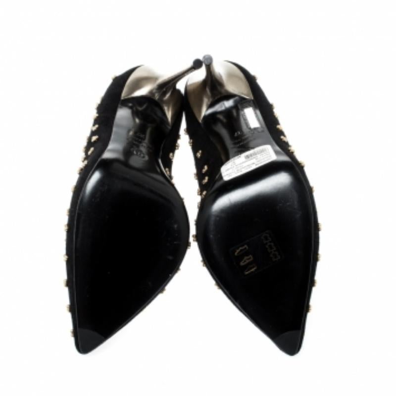 Pointed toe styles are evergreen, that's why this Alexander McQueen pair of pumps is valuable and buy-worthy. The suede pumps are covered in studs, shaped as pointed toes and balanced on 12 cm heels.