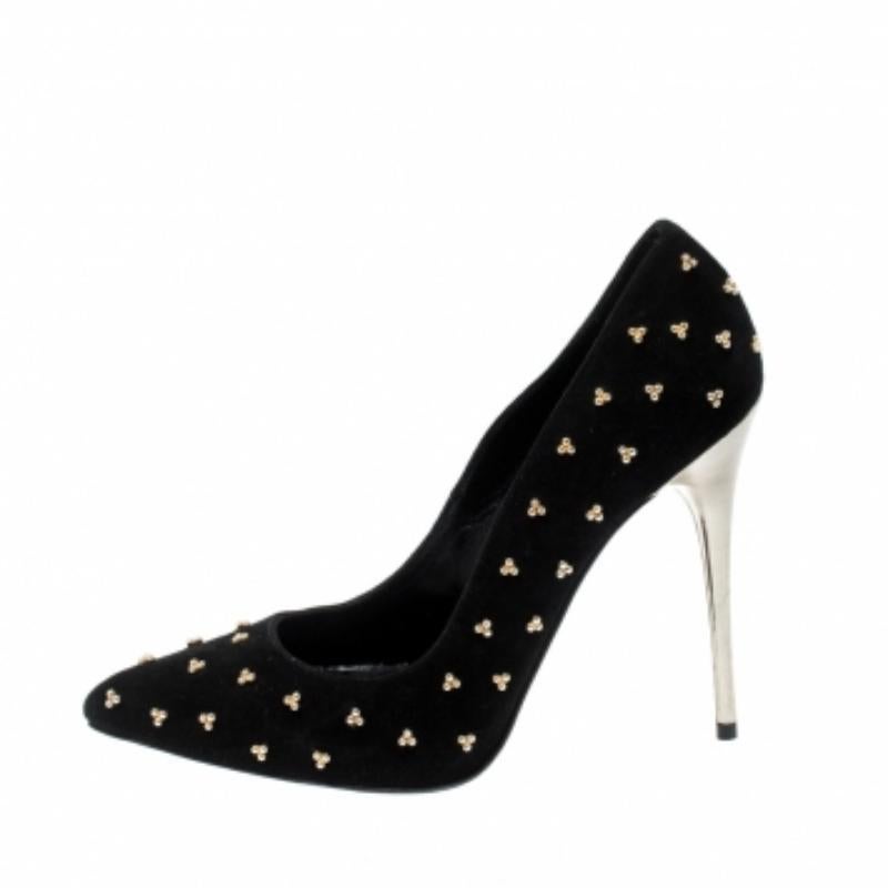 Alexander McQueen Black Suede Studded Pointed Toe Pumps Size 37 im Zustand „Hervorragend“ im Angebot in Dubai, Al Qouz 2