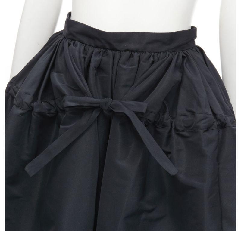 ALEXANDER MCQUEEN black taffeta drawstring tiered balloon midi skirt IT38 S
Reference: AAWC/A00388
Brand: Alexander McQueen
Designer: Sarah Burton
Material: Polyester
Color: Black
Pattern: Solid
Closure: Zip
Extra Details: Drawstring front