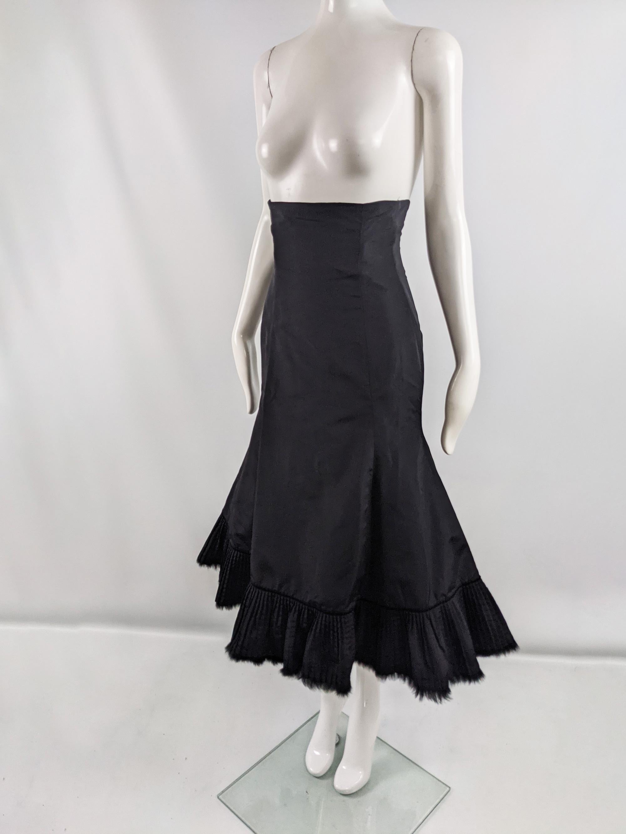 Alexander McQueen Black Taffeta Ultra High Waist Fur Trim Fishtail Skirt, 2005 In Excellent Condition For Sale In Doncaster, South Yorkshire